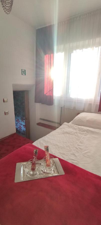 Carpe Diem Gospić Esterno foto